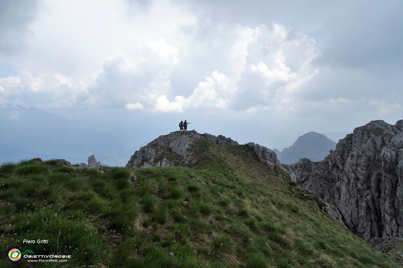 56 In vetta allo Zucco Barbesino (2152 m).JPG